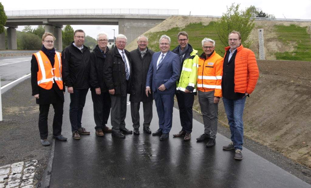 Brücke und Straße werden heute freigegeben Bahnbrücke