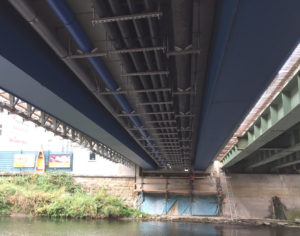 Versorgungsleitungen Brücke