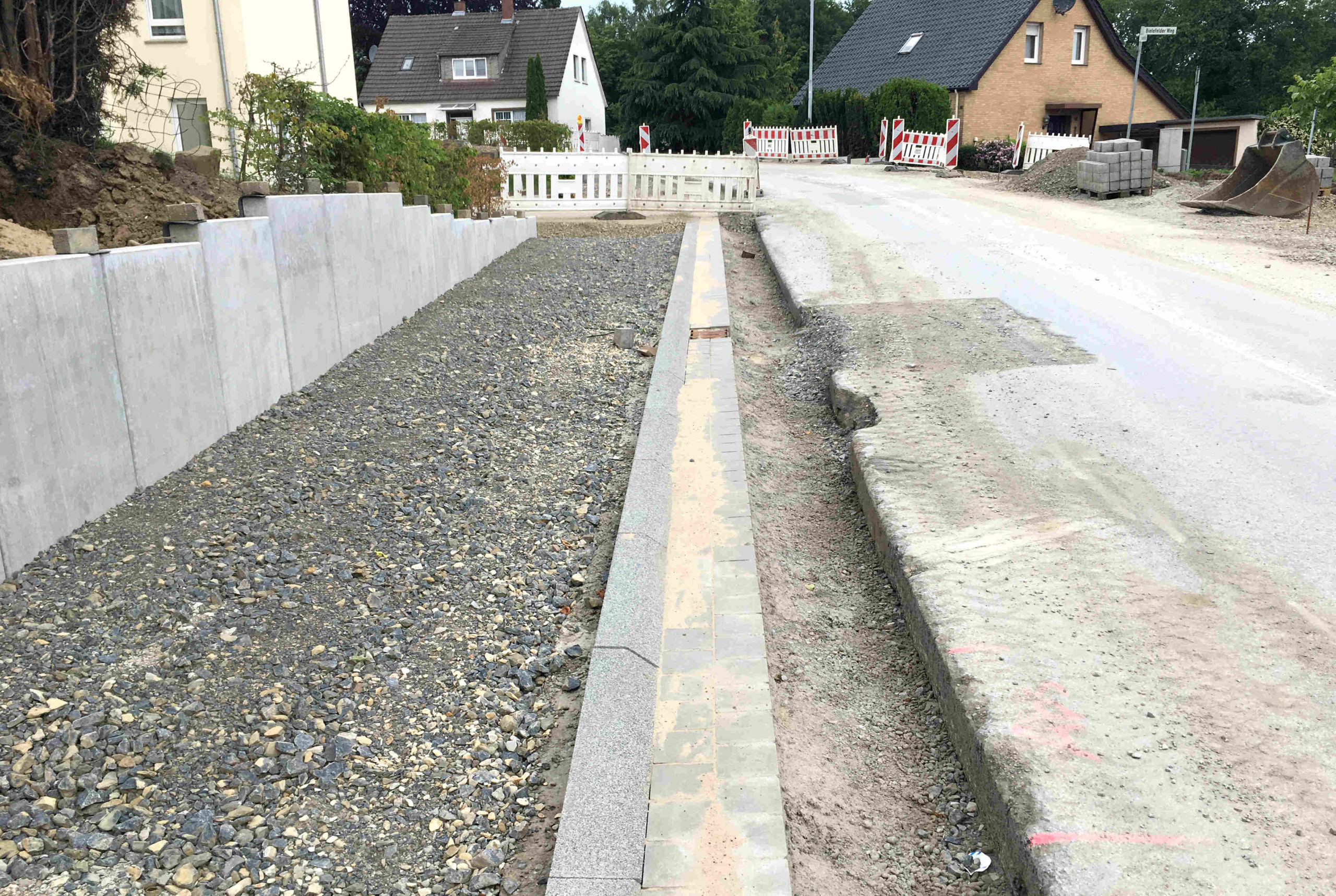 Rinne und Bordstein