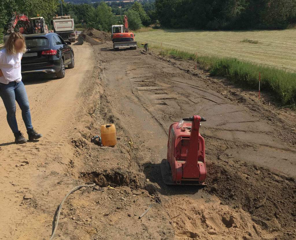 Dammschüttung für Gehweg
