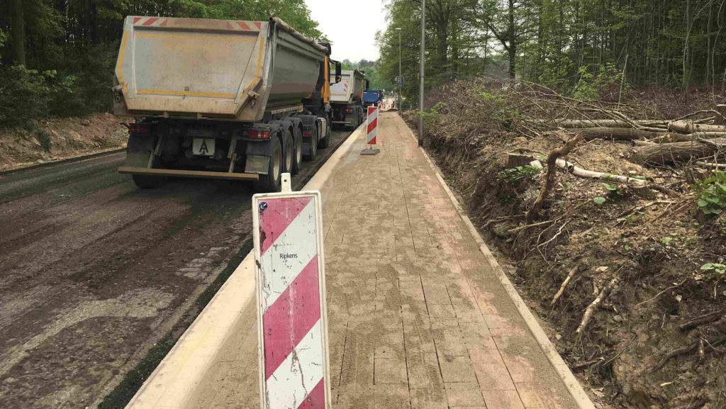 LKW-Schlange für Asphaltfräse